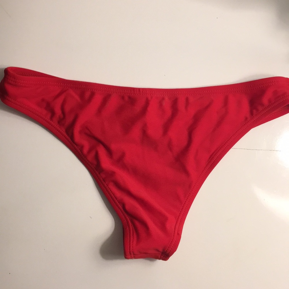 Bikini - Picture 3 of 3